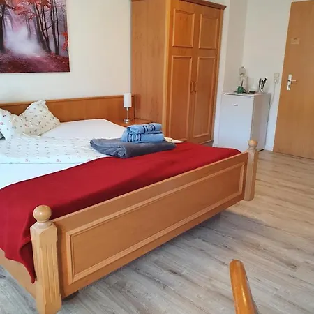 Πανσιόν Zur Guten Quelle